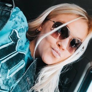 Meet your Posher, Abigail